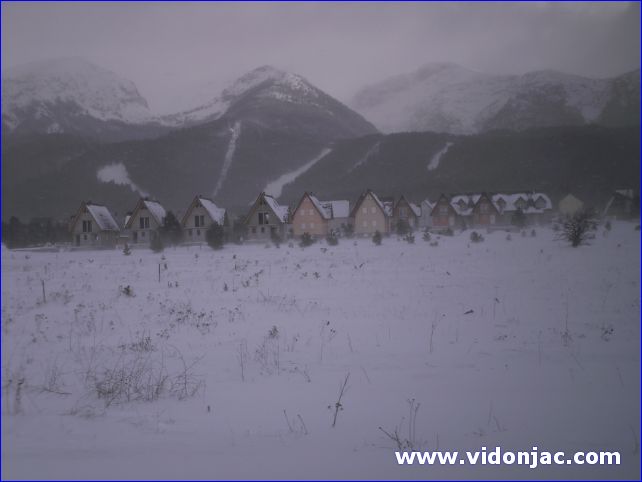Pogled-na-nove-vikendice-dalmatinaca