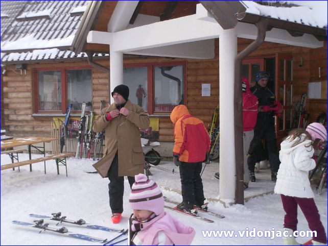 Pred-skijaskim-restauranom